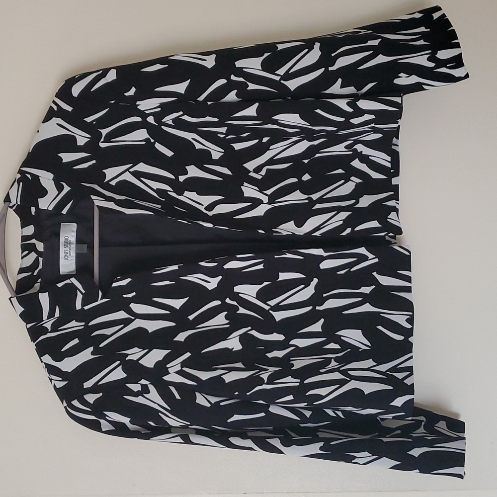 Jones Studio, size 10, cropped blazer